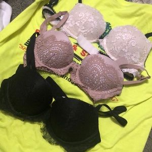 Lot of 32a Victoria secret bras
